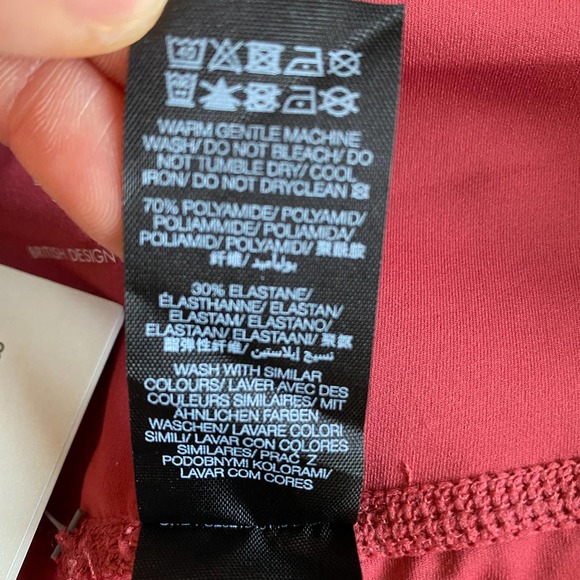 NWT Sweaty Betty 7/8 Leggings Red Terrazzo Foil Print Size L - Picture 11 of 12